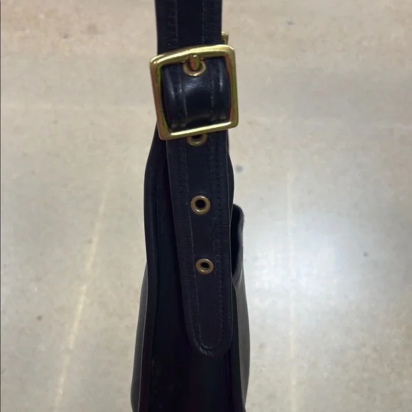 Vintage Coach Black Leather Crossbody Bag - Picture 4 of 7